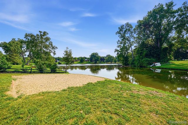8327 Fox Bay Drive, White Lake, MI 48386