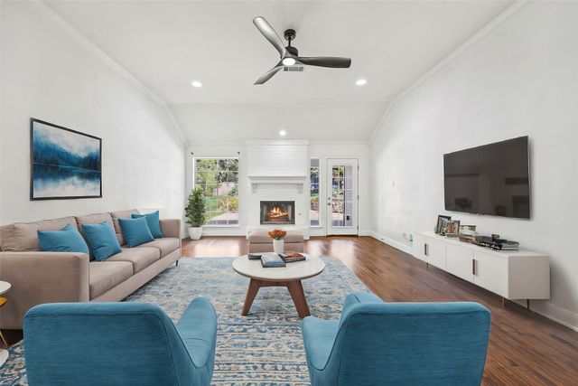 2100 W Continental Boulevard, Southlake, TX 76092
