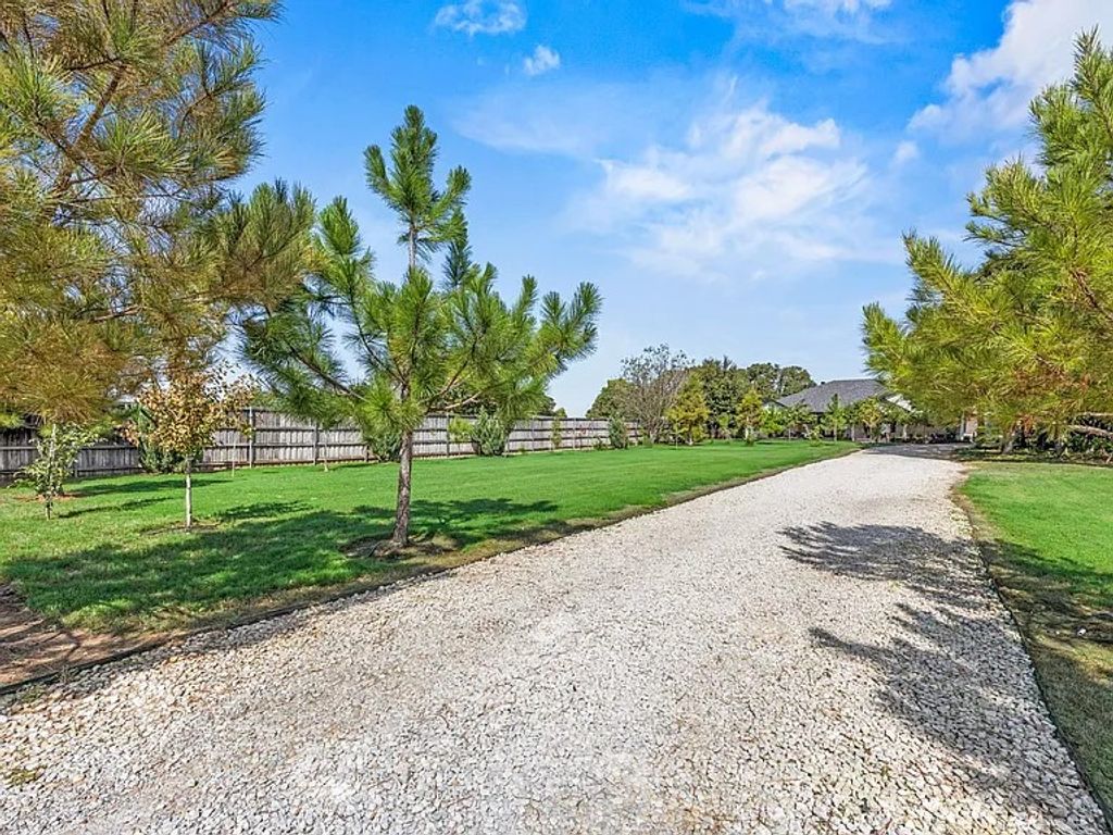 2100 W Continental Boulevard, Southlake, TX 76092