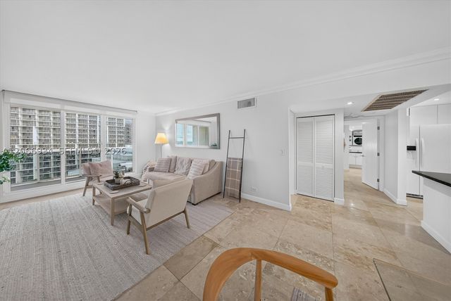 2301 Collins Ave 908, Miami Beach, FL 33139