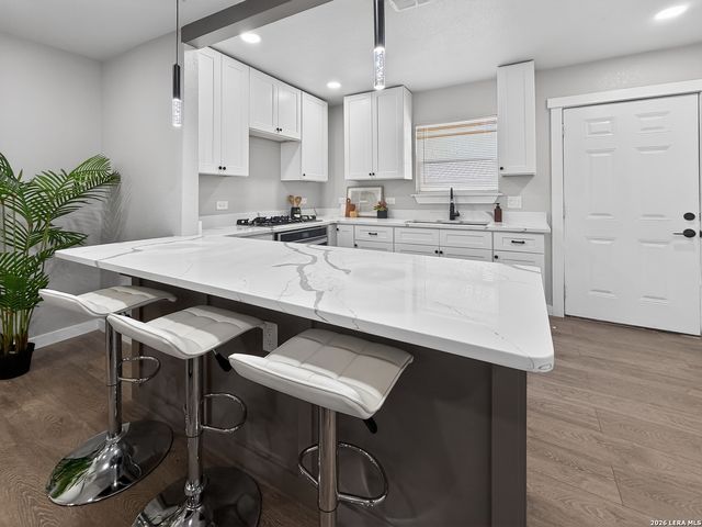 703 W Rosewood, San Antonio, TX 78212