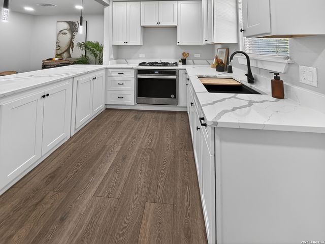 703 W Rosewood, San Antonio, TX 78212