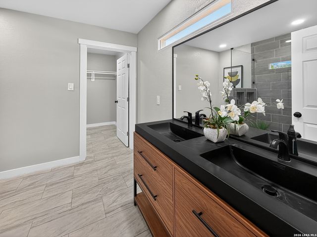 703 W Rosewood, San Antonio, TX 78212