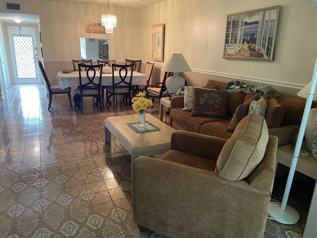 7410 NW 1st Street 202, Margate, FL 33063
