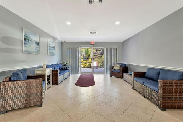 7410 NW 1st Street 202, Margate, FL 33063