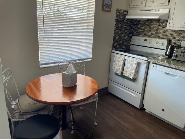 7410 NW 1st Street 202, Margate, FL 33063