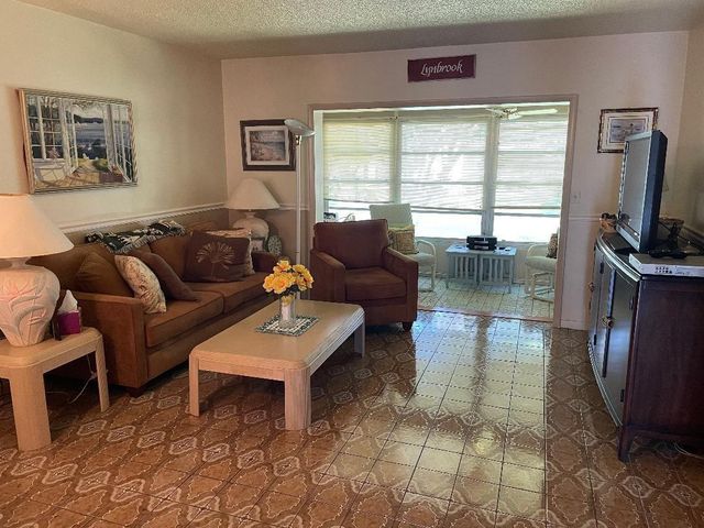 7410 NW 1st Street 202, Margate, FL 33063