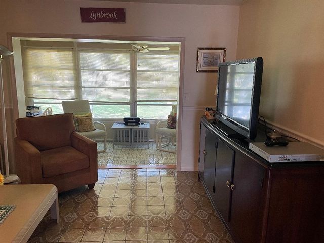 7410 NW 1st Street 202, Margate, FL 33063