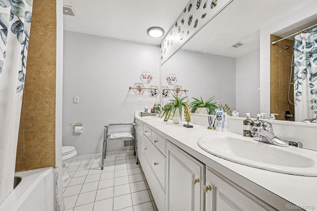 37400 Hacker Drive, Sterling Heights, MI 48310