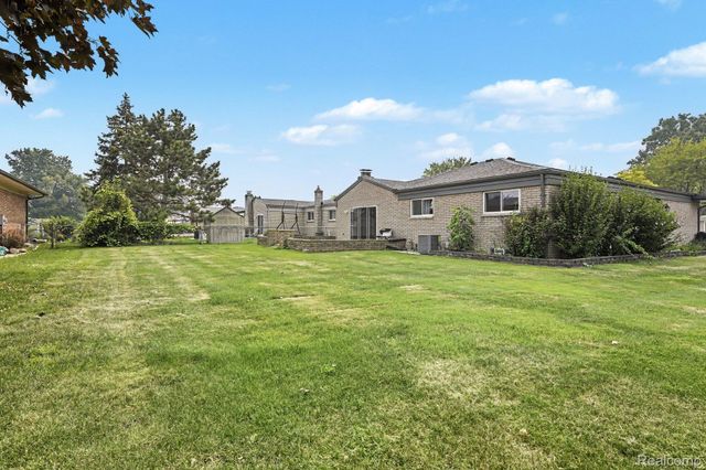 37400 Hacker Drive, Sterling Heights, MI 48310