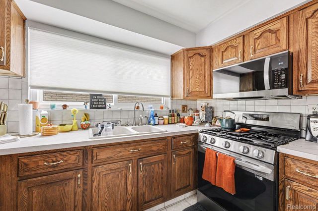 37400 Hacker Drive, Sterling Heights, MI 48310