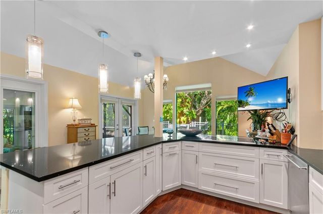 1313 Solana RD W A3, Naples, FL 34103