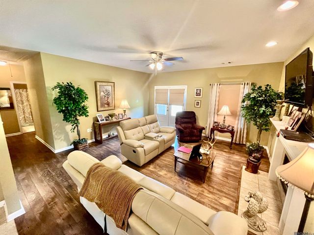 13567 Arnold Rd, Walker, LA 70785