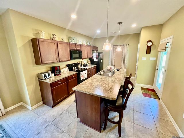 13567 Arnold Rd, Walker, LA 70785