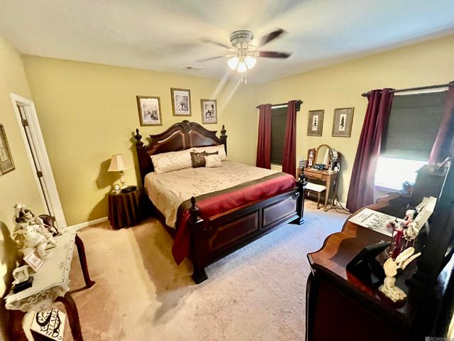 13567 Arnold Rd, Walker, LA 70785