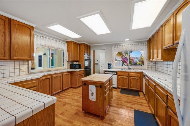 18658 Wildflower Dr, Penn Valley, CA 95946