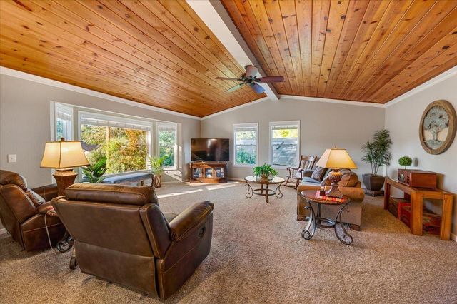 18658 Wildflower Dr, Penn Valley, CA 95946