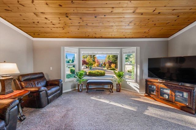 18658 Wildflower Dr, Penn Valley, CA 95946