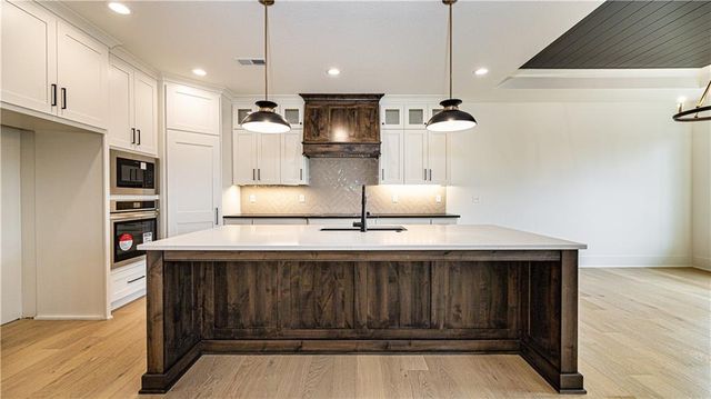 119 Teton Ridge, Lake Winnebago, MO 64034