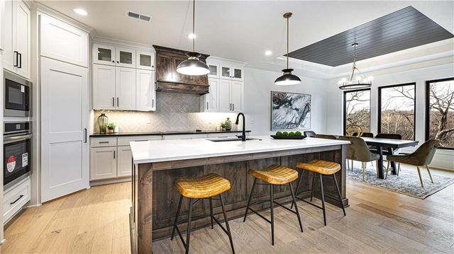 119 Teton Ridge, Lake Winnebago, MO 64034