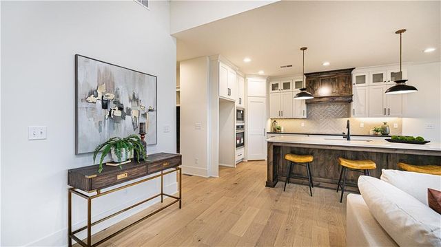 119 Teton Ridge, Lake Winnebago, MO 64034