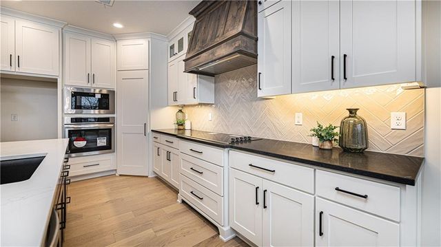 119 Teton Ridge, Lake Winnebago, MO 64034