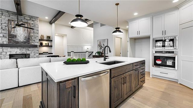 119 Teton Ridge, Lake Winnebago, MO 64034