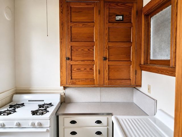 1 Harbor St 5, Salem, MA 01970