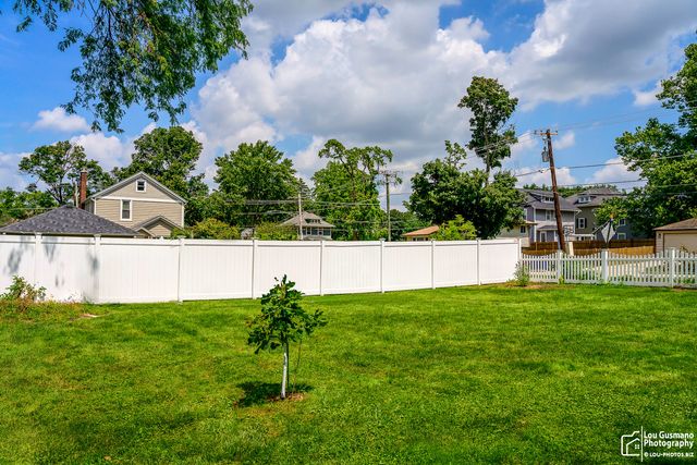 331 E Indiana Street, Wheaton, IL 60187