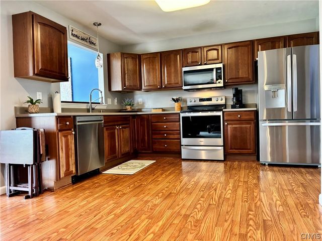 5489 Bingley Lane, Clay, NY 13041