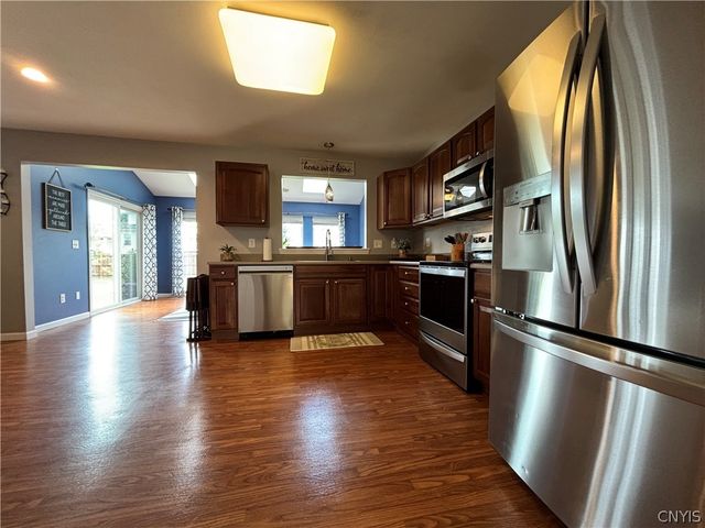 5489 Bingley Lane, Clay, NY 13041
