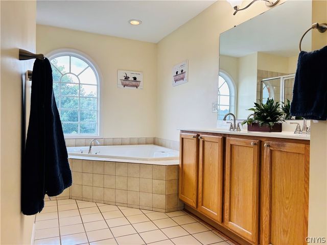 5489 Bingley Lane, Clay, NY 13041