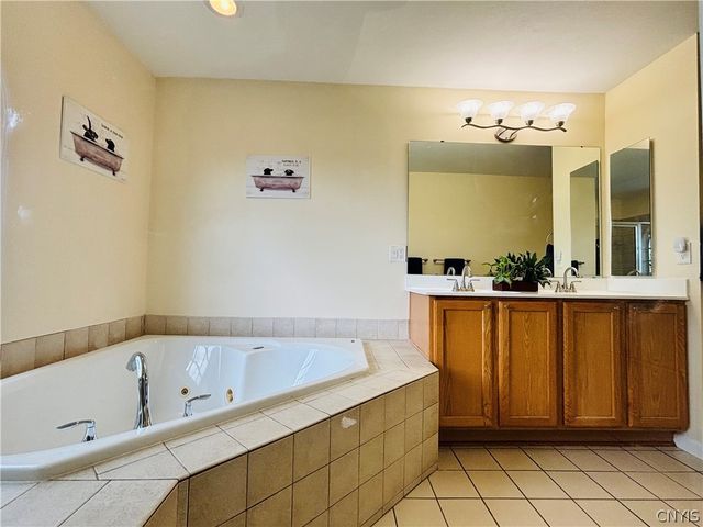 5489 Bingley Lane, Clay, NY 13041