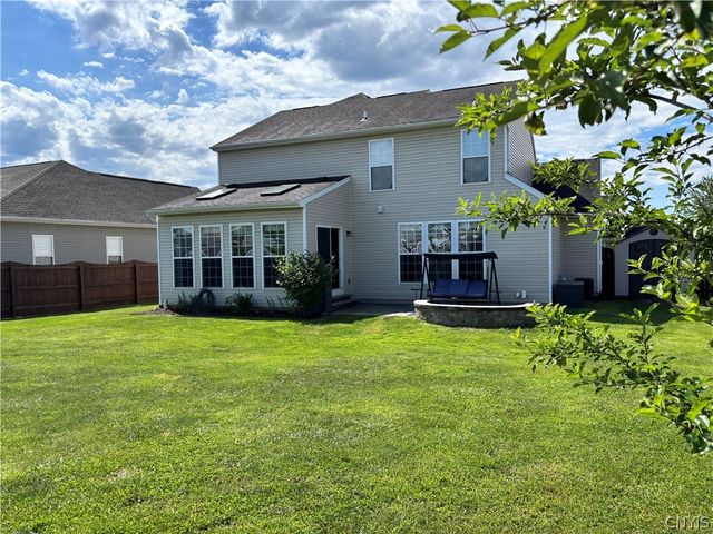 5489 Bingley Lane, Clay, NY 13041