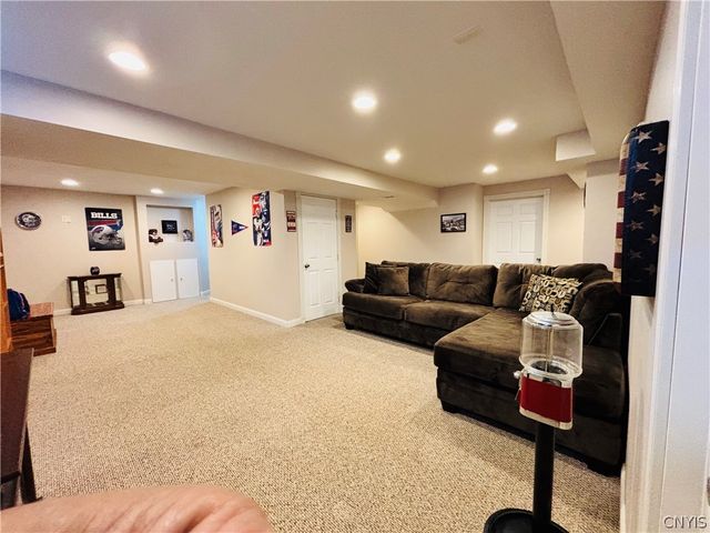 5489 Bingley Lane, Clay, NY 13041
