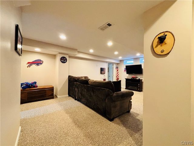 5489 Bingley Lane, Clay, NY 13041