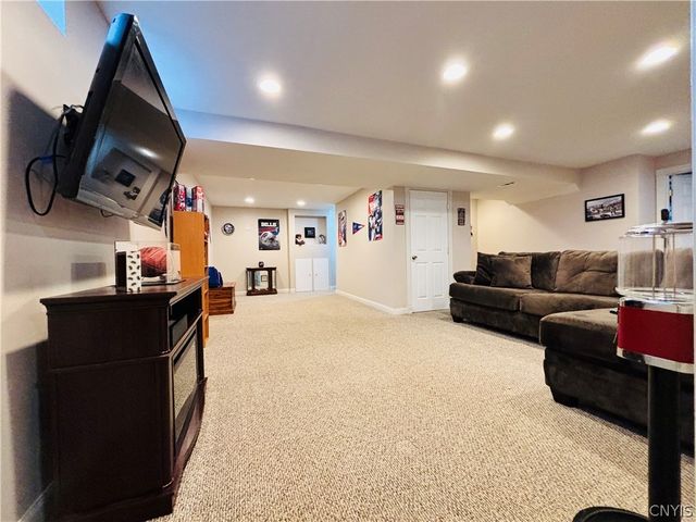 5489 Bingley Lane, Clay, NY 13041