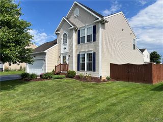 5489 Bingley Lane, Clay, NY 13041