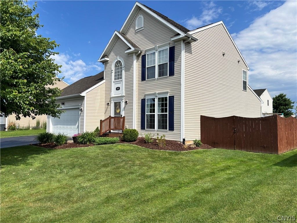5489 Bingley Lane, Clay, NY 13041