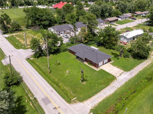 1011 SE C Street, Bentonville, AR 72712