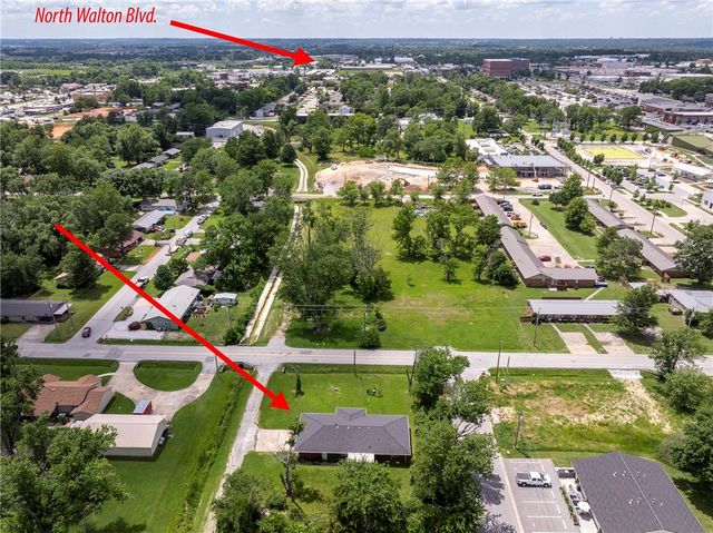 1011 SE C Street, Bentonville, AR 72712