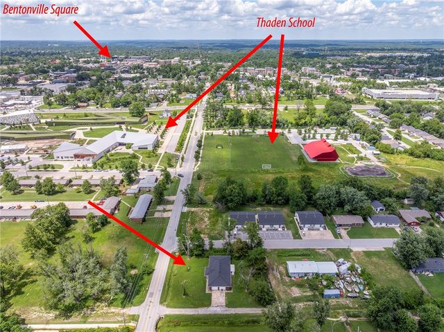 1011 SE C Street, Bentonville, AR 72712