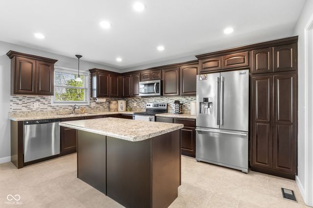 11005 N County Road 425 E, Hope, IN 47246