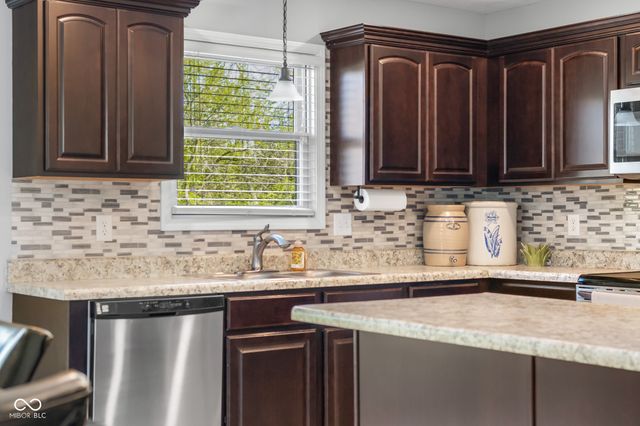 11005 N County Road 425 E, Hope, IN 47246