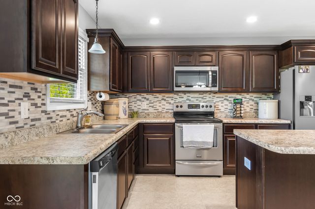 11005 N County Road 425 E, Hope, IN 47246