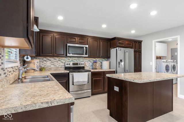 11005 N County Road 425 E, Hope, IN 47246