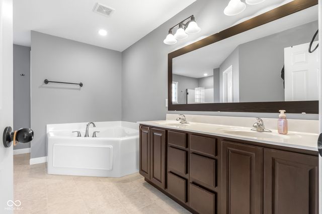 11005 N County Road 425 E, Hope, IN 47246