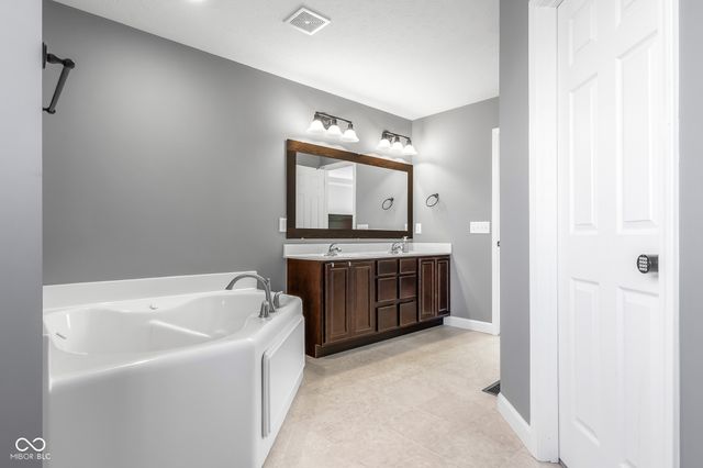 11005 N County Road 425 E, Hope, IN 47246
