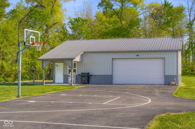 11005 N County Road 425 E, Hope, IN 47246