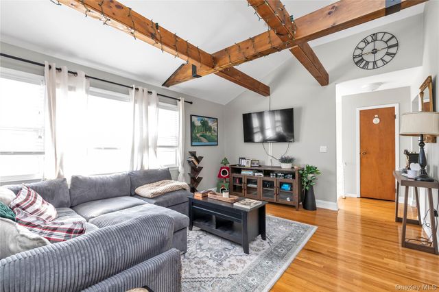 26 Lancaster Road, Island Park, NY 11558